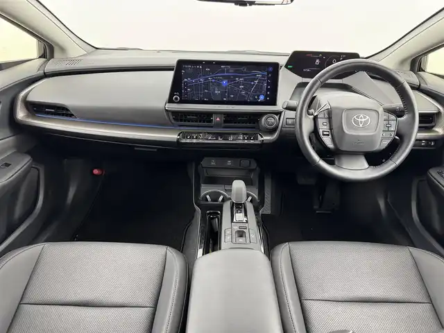 トヨタ プリウス Z 福岡県 2024(令6)年 1.6万km アティチュードブラックマイカ １２．３インチコネクトナビ　/全方位カメラ　/デジタルルームミラー　/ワイヤレス充電　/ビルトインETC２．０　/セーフティセンス　/レーダークルーズコントロール　/コーナーセンサー　/衝突軽減ブレーキ　/レーンキープ　/ブラインドスポットモニター　/アクセル踏み間違い防止　/パーキングアシスト　/シートメモリー付きパワーシート　/シートヒーター/ベンチレーション　/ステアリングヒーター　/パワーバックドア　/純正１９インチアルミホイール　/ＬＥＤヘッドライト