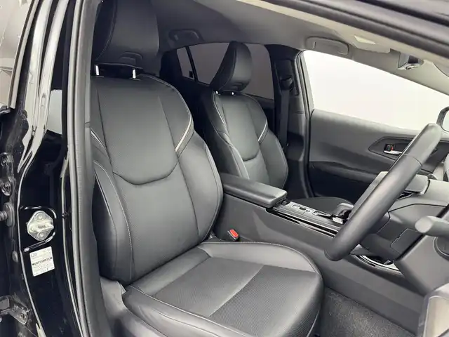 トヨタ プリウス Z 福岡県 2024(令6)年 1.6万km アティチュードブラックマイカ １２．３インチコネクトナビ　/全方位カメラ　/デジタルルームミラー　/ワイヤレス充電　/ビルトインETC２．０　/セーフティセンス　/レーダークルーズコントロール　/コーナーセンサー　/衝突軽減ブレーキ　/レーンキープ　/ブラインドスポットモニター　/アクセル踏み間違い防止　/パーキングアシスト　/シートメモリー付きパワーシート　/シートヒーター/ベンチレーション　/ステアリングヒーター　/パワーバックドア　/純正１９インチアルミホイール　/ＬＥＤヘッドライト
