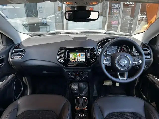 クライスラー・ジープ ジープ コンパス リミテッド 富山県 2019(令1)年 1.7万km パール 純正メモリナビ/フルセグTV/Bluetooth接続/USB接続/AM/FMラジオ/beatsサウンド/バックカメラ/パワーバックドア/アイドリングストップ/プッシュスタート/D/N席シートヒーター/ACC/ETC/車線逸脱防止/横滑り防止