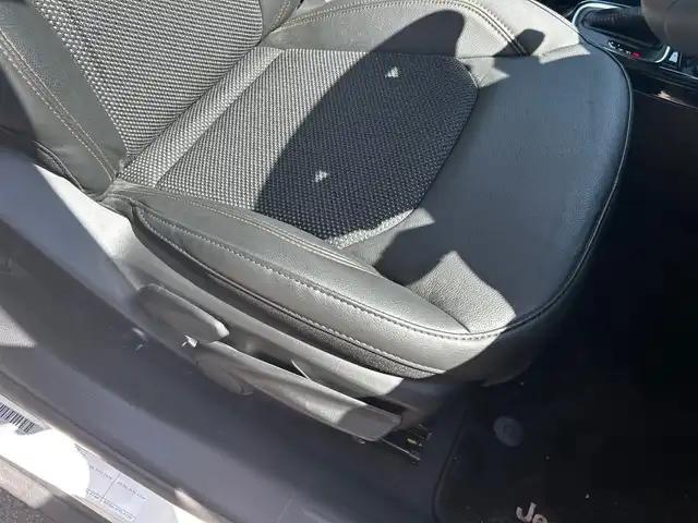 クライスラー・ジープ ジープ コンパス リミテッド 富山県 2019(令1)年 1.7万km パール 純正メモリナビ/フルセグTV/Bluetooth接続/USB接続/AM/FMラジオ/beatsサウンド/バックカメラ/パワーバックドア/アイドリングストップ/プッシュスタート/D/N席シートヒーター/ACC/ETC/車線逸脱防止/横滑り防止