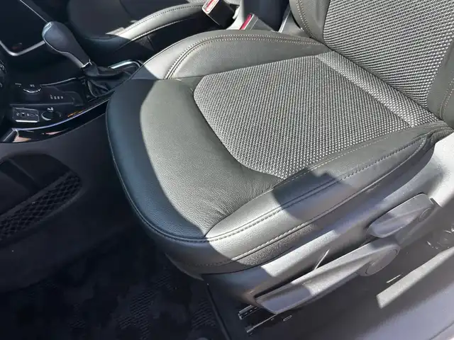 クライスラー・ジープ ジープ コンパス リミテッド 富山県 2019(令1)年 1.7万km パール 純正メモリナビ/フルセグTV/Bluetooth接続/USB接続/AM/FMラジオ/beatsサウンド/バックカメラ/パワーバックドア/アイドリングストップ/プッシュスタート/D/N席シートヒーター/ACC/ETC/車線逸脱防止/横滑り防止
