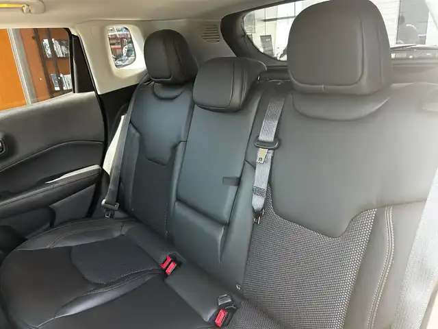 クライスラー・ジープ ジープ コンパス リミテッド 富山県 2019(令1)年 1.7万km パール 純正メモリナビ/フルセグTV/Bluetooth接続/USB接続/AM/FMラジオ/beatsサウンド/バックカメラ/パワーバックドア/アイドリングストップ/プッシュスタート/D/N席シートヒーター/ACC/ETC/車線逸脱防止/横滑り防止