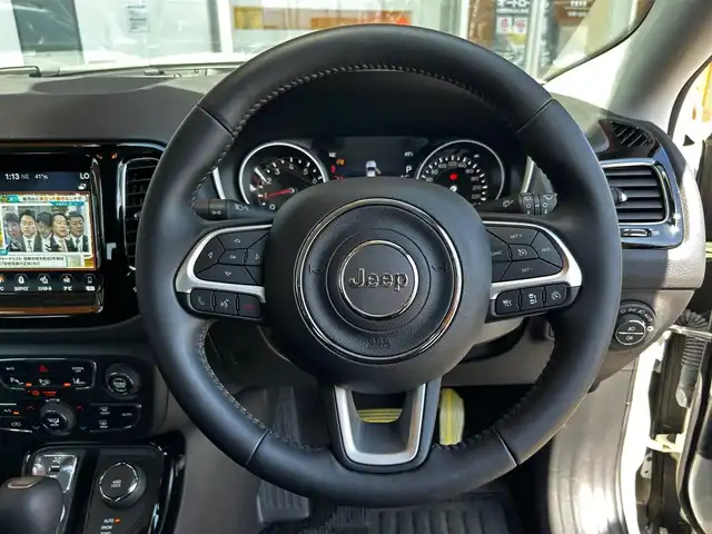 クライスラー・ジープ ジープ コンパス リミテッド 富山県 2019(令1)年 1.7万km パール 純正メモリナビ/フルセグTV/Bluetooth接続/USB接続/AM/FMラジオ/beatsサウンド/バックカメラ/パワーバックドア/アイドリングストップ/プッシュスタート/D/N席シートヒーター/ACC/ETC/車線逸脱防止/横滑り防止