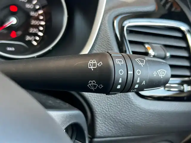 クライスラー・ジープ ジープ コンパス リミテッド 富山県 2019(令1)年 1.7万km パール 純正メモリナビ/フルセグTV/Bluetooth接続/USB接続/AM/FMラジオ/beatsサウンド/バックカメラ/パワーバックドア/アイドリングストップ/プッシュスタート/D/N席シートヒーター/ACC/ETC/車線逸脱防止/横滑り防止