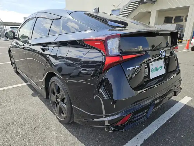 トヨタ プリウス S ツーリングセレクション 香川県 2020(令2)年 7.3万km アティチュードブラックマイカ 〇純正ナビ/〇フルセグTV/〇バックカメラ/〇ビルトインETC/〇ドライブレコーダー/〇レーダークルーズコントロール/○トヨタセーフティーセンス/〇オートマチックハイビーム/〇SRSエアバッグ/○LEDヘッドランプ/○オートライト/〇合皮巻きステアリングホイール/〇ブラック合皮シート/快適温熱シート/〇TRDエアロ/○スマートエントリー/スタートシステム/○禁煙車