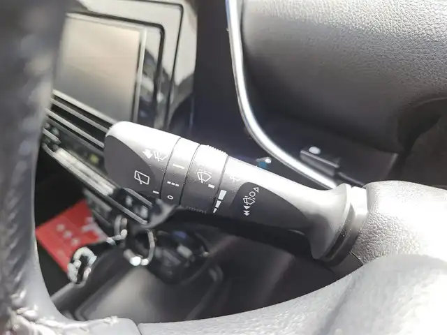 トヨタ プリウス S ツーリングセレクション 香川県 2020(令2)年 7.3万km アティチュードブラックマイカ 〇純正ナビ/〇フルセグTV/〇バックカメラ/〇ビルトインETC/〇ドライブレコーダー/〇レーダークルーズコントロール/○トヨタセーフティーセンス/〇オートマチックハイビーム/〇SRSエアバッグ/○LEDヘッドランプ/○オートライト/〇合皮巻きステアリングホイール/〇ブラック合皮シート/快適温熱シート/〇TRDエアロ/○スマートエントリー/スタートシステム/○禁煙車