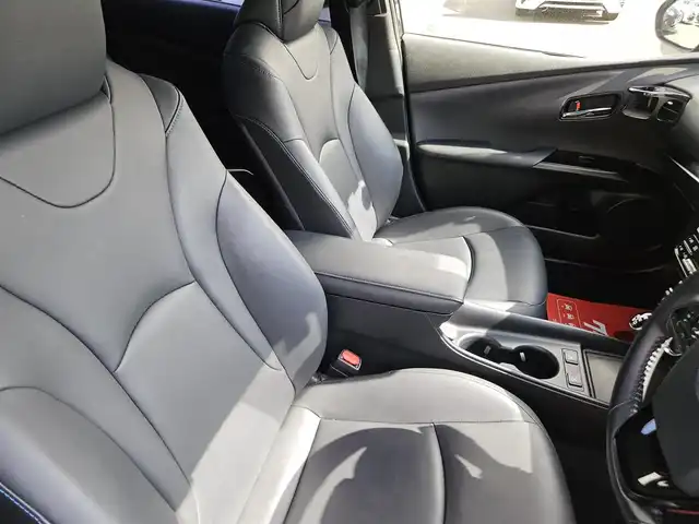 トヨタ プリウス S ツーリングセレクション 香川県 2020(令2)年 7.3万km アティチュードブラックマイカ 〇純正ナビ/〇フルセグTV/〇バックカメラ/〇ビルトインETC/〇ドライブレコーダー/〇レーダークルーズコントロール/○トヨタセーフティーセンス/〇オートマチックハイビーム/〇SRSエアバッグ/○LEDヘッドランプ/○オートライト/〇合皮巻きステアリングホイール/〇ブラック合皮シート/快適温熱シート/〇TRDエアロ/○スマートエントリー/スタートシステム/○禁煙車