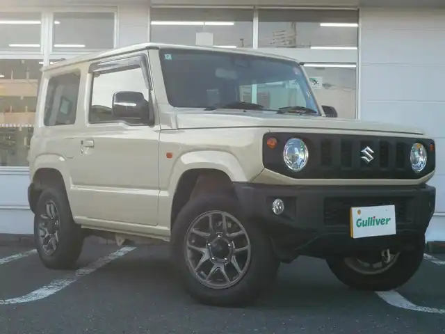 スズキ ジムニー XC 静岡県 2022(令4)年 1万km シフォンアイボリーM 禁煙車/車検R9.7.28/タイヤ8mm バッテリーR7年7月交換/純正SDナビ：CN-RZ876/(CD/DVD/USB/SD/BT/フルセグTV/)/セーフティ/・デュアルセンサーブレーキサポート/・誤発進抑制機能/・車線逸脱警報機能/・ふらつき警報機能/・先行車発進お知らせ機能/・標識認識機能　・はみ出し禁止　・最高速度/・車両進入機能　/・ハイビームアシスト/前方ドライブレコーダー/ビルトインETC/プッシュスタート　スマートキー/前席シートヒーター/純正フロアマット（ジュータン・ラバー）/革巻きステアリング/LEDヘッドライト/スペアキー　/保証書　取扱説明書