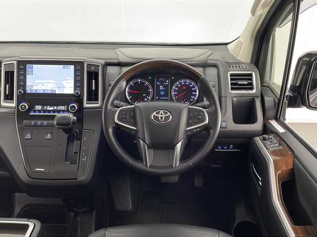 トヨタ グランエース G 宮崎県 2020(令2)年 15.4万km ブラック 〇ワンオーナー/〇4列シート/〇純正ディスプレイオーディオ、ナビ/〇フルセグTV/〇Bluetooth/〇純正12.1型フリップダウンモニター/〇バックカメラ/〇パノラミックビューモニター/〇ビルトインETC/〇デジタルインナーミラー/〇両側パワースライドドア/〇トヨタセーフティセンス/・プリクラッシュセーフティ/・レーンディパーチャーアラート/・レーダークルーズコントロール/・オートマチックハイビーム/・ロードサインアシスト/〇先行車発進告知機能/〇ブラインドスポットモニター/〇インテリジェントクリアランスソナー/〇LEDヘッドランプ/〇オートライト/〇LEDフロントフォグランプ/〇純正17インチAW/〇デジタルインナーミラー/〇木目調/革巻きコンビステアリング/〇ステアリングスイッチ/〇前後左右独立オートエアコン/〇黒レザーシート/〇パワーシート/〇快適温熱シート/〇スマートエントリー