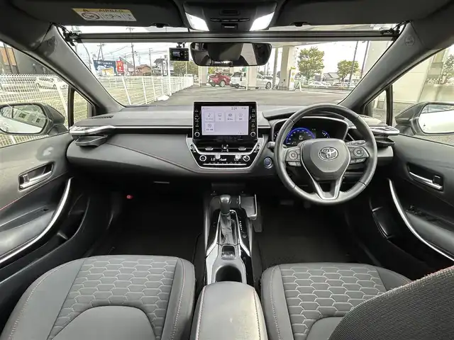 トヨタ カローラ スポーツ ハイブリッドG Z 三重県 2022(令4)年 2.8万km アティチュードブラックマイカ/プラチナホワイトパールマイカ 登録時27507km/ワンオーナー/純正ディスプレイオーディオ/（ＡＭ／ＦＭ/Ｂｌｕｅｔｏｏｔｈ／フルセグＴＶ）/ドライブレコーダー/ビルトインＥＴＣ２．０/バックカメラ/シートヒーター/ＢｒａｋｅＨｏｌｄ機能/クルーズコントロール/禁煙車/レーンキープアシスト/AUTOライト(LED)/フォグランプ(LED)/DUAL AAC/純正フロアマット/純正アルミ/ニー、カーテン、シートクッションエアバッグ/横滑り防止装置/プッシュスタート/電動パーキングブレーキ/ALL PW/電格ミラー