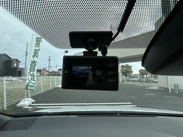 トヨタ カローラ スポーツ ハイブリッドG Z 三重県 2022(令4)年 2.8万km アティチュードブラックマイカ/プラチナホワイトパールマイカ 登録時27507km/ワンオーナー/純正ディスプレイオーディオ/（ＡＭ／ＦＭ/Ｂｌｕｅｔｏｏｔｈ／フルセグＴＶ）/ドライブレコーダー/ビルトインＥＴＣ２．０/バックカメラ/シートヒーター/ＢｒａｋｅＨｏｌｄ機能/クルーズコントロール/禁煙車/レーンキープアシスト/AUTOライト(LED)/フォグランプ(LED)/DUAL AAC/純正フロアマット/純正アルミ/ニー、カーテン、シートクッションエアバッグ/横滑り防止装置/プッシュスタート/電動パーキングブレーキ/ALL PW/電格ミラー