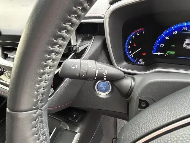 トヨタ カローラ スポーツ ハイブリッドG Z 三重県 2022(令4)年 2.8万km アティチュードブラックマイカ/プラチナホワイトパールマイカ 登録時27507km/ワンオーナー/純正ディスプレイオーディオ/（ＡＭ／ＦＭ/Ｂｌｕｅｔｏｏｔｈ／フルセグＴＶ）/ドライブレコーダー/ビルトインＥＴＣ２．０/バックカメラ/シートヒーター/ＢｒａｋｅＨｏｌｄ機能/クルーズコントロール/禁煙車/レーンキープアシスト/AUTOライト(LED)/フォグランプ(LED)/DUAL AAC/純正フロアマット/純正アルミ/ニー、カーテン、シートクッションエアバッグ/横滑り防止装置/プッシュスタート/電動パーキングブレーキ/ALL PW/電格ミラー
