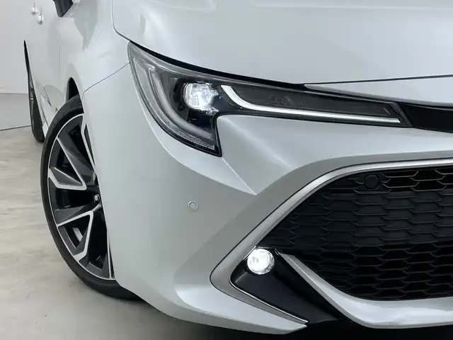トヨタ カローラ スポーツ ハイブリッドG Z 新潟県 2022(令4)年 2.8万km アティチュードブラックマイカ/プラチナホワイトパールマイカ 登録時27/560km/ワンオーナー/純正ディスプレイオーディオ/　フルセグTV/Bluetooth/AM/FM/プリクラッシュセーフティ/レーントレーシングアシスト/レーンキープアシスト/パーキングサポートブレーキ/ロードサインアシスト/レーダークルーズコントロール/ドライブレコーダー/ビルトインETC2.0/バックモニター/前席シートヒーター/BrakeHold機能/LEDオートライト/オートマチックハイビーム/純正フロアマット/純正アルミホイール/横滑り防止装置/プッシュスタート/電動パーキングブレーキ