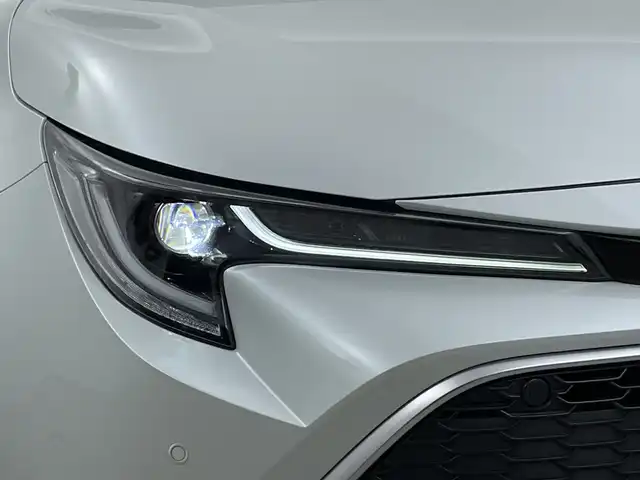 トヨタ カローラ スポーツ ハイブリッドG Z 新潟県 2022(令4)年 2.8万km アティチュードブラックマイカ/プラチナホワイトパールマイカ 登録時27/560km/ワンオーナー/純正ディスプレイオーディオ/　フルセグTV/Bluetooth/AM/FM/プリクラッシュセーフティ/レーントレーシングアシスト/レーンキープアシスト/パーキングサポートブレーキ/ロードサインアシスト/レーダークルーズコントロール/ドライブレコーダー/ビルトインETC2.0/バックモニター/前席シートヒーター/BrakeHold機能/LEDオートライト/オートマチックハイビーム/純正フロアマット/純正アルミホイール/横滑り防止装置/プッシュスタート/電動パーキングブレーキ