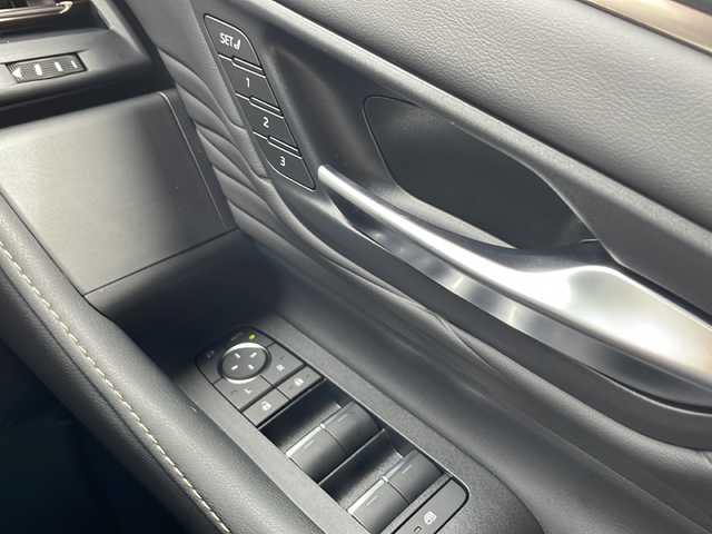 トヨタ アルファード Z 兵庫県 2025(令7)年 0.1万km プラチナホワイトパールマイカ ワンオーナー/保証書・記録簿・取説・有/純正メモリーナビ・フルセグ・BT・FM・AM・HDMI・USB/ETC2.0/バックカメラ/全周囲カメラ/追尾機能付きクルーズコントロール/車線逸脱防止支援システム/衝突被害軽減ブレーキ/クリアランスソナー/パーキングブレーキサポート/ブラインドスポットミラー/ロードサインアシスト/両側パワースライドドア/パワーバックドア/運転席/助手席/セカンドシート/シートクーラー・シートヒーター/ブレーキホールド/電動パーキングブレーキ/ワイヤレス充電器/プッシュスタート/スマートキー×1