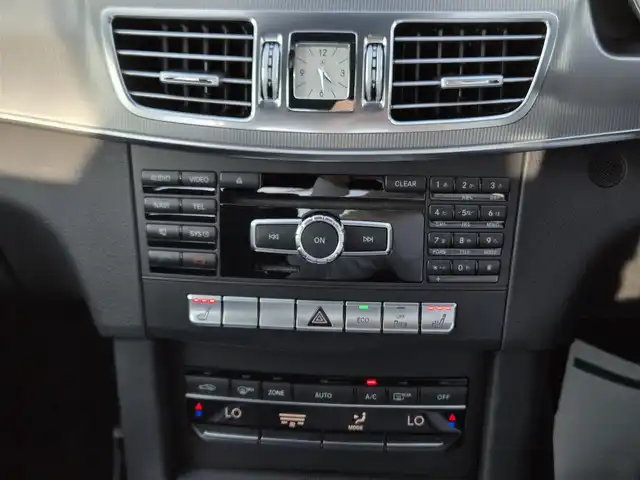 メルセデス・ベンツ Ｅ３００ アバンギャルド 鹿児島県 2015(平27)年 3.9万km イリジウムシルバー ディストロニックプラス　/全席シートヒーター　/D+N席パワーシート/ＥＴＣ　/パドルシフト　/ＭＴモード付きＡＴ　/純正ＨＤＤナビ　/Ｂｌｕｅｔｏｏｔｈオーディオ　/フルセグテレビ　/レザーシート　/純正アルミホイール（１７インチ）/プッシュスタート/スマートキー/前後コーナーセンサー/カーテンエアバッグ/エアバッグ(W+サイド)