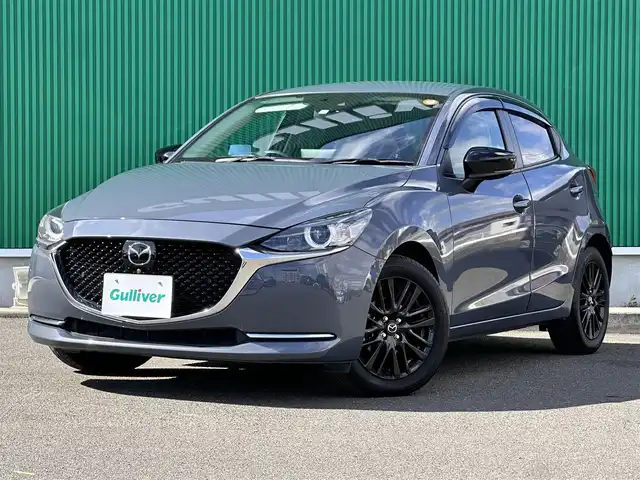 マツダ マツダ２ 15S ブラックトーンED 宮城県 2023(令5)年 1.3万km ポリメタルグレーM ALHパッケージ/・アダプティブLEDライト/・ヘッドランプ内シグネチャーLEDランプ/CD/DVDプレーヤー＋地デジTV/360度ビューモニター＋フロントパーキングセンサー/＝＝＝/車間認知支援システム/前進時アドバンスト・スマート・シティ・ブレーキ・サポート/後退時スマートシティブレーキサポート/スマートブレーキサポート/AT誤発進抑制制御/マツダ・レーダー・クルーズ・コントロール/レーンキープアシストシステム（LAS）/車線逸脱警報システム/ブラインド・スポット・モニタリング（BSM）/リアクロストラフィックアラート/標識認識システム/パーキングセンサー（リア）/マツダコネクトナビ/(フルセグTV/CD/DVD/SD/BT/USB/AUX)/ETC/オートエアコン/MTモード付AT/革巻きステアリング/ステアリングスイッチ/パドルシフト/ヘッドアップディスプレイ/オートライト/アイドリングストップ/プッシュスタート＆スマートキー/ウインカー付き電動格納ミラー/フロアマット/ドアバイザー/純正16インチAW