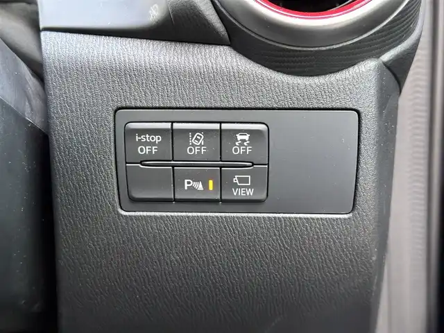 マツダ マツダ２ 15S ブラックトーンED 宮城県 2023(令5)年 1.3万km ポリメタルグレーM ALHパッケージ/・アダプティブLEDライト/・ヘッドランプ内シグネチャーLEDランプ/CD/DVDプレーヤー＋地デジTV/360度ビューモニター＋フロントパーキングセンサー/＝＝＝/車間認知支援システム/前進時アドバンスト・スマート・シティ・ブレーキ・サポート/後退時スマートシティブレーキサポート/スマートブレーキサポート/AT誤発進抑制制御/マツダ・レーダー・クルーズ・コントロール/レーンキープアシストシステム（LAS）/車線逸脱警報システム/ブラインド・スポット・モニタリング（BSM）/リアクロストラフィックアラート/標識認識システム/パーキングセンサー（リア）/マツダコネクトナビ/(フルセグTV/CD/DVD/SD/BT/USB/AUX)/ETC/オートエアコン/MTモード付AT/革巻きステアリング/ステアリングスイッチ/パドルシフト/ヘッドアップディスプレイ/オートライト/アイドリングストップ/プッシュスタート＆スマートキー/ウインカー付き電動格納ミラー/フロアマット/ドアバイザー/純正16インチAW