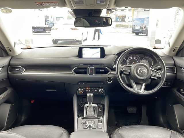 マツダ ＣＸ－５ XD Lパッケージ 兵庫県 2017(平29)年 5.9万km ジェットブラックマイカ ・純正ナビ/Bluetooth/CD/DVD/TV/USB/・バック、サイドカメラ/・衝突軽減ブレーキ/・レーンキープアシスト/・レーダークルーズコントロール/・パーキングセンサー/・オートマチックハイビーム/・ヘッドアップディスプレイ/・電動パーキングブレーキ/・オートホールドブレーキ/・ステアリングスイッチ/・ステアリングヒーター/・純正フロアマット/・パワーバックドア/・革シート/・パワーシート/・シートヒーター/・純正19インチアルミホイール/・ETC/・スペアキー/・取扱説明書/・保証書
