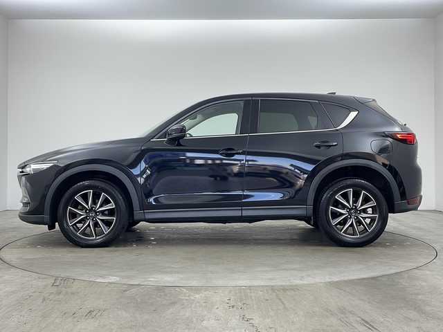 マツダ ＣＸ－５ XD Lパッケージ 兵庫県 2017(平29)年 5.9万km ジェットブラックマイカ ・純正ナビ/Bluetooth/CD/DVD/TV/USB/・バック、サイドカメラ/・衝突軽減ブレーキ/・レーンキープアシスト/・レーダークルーズコントロール/・パーキングセンサー/・オートマチックハイビーム/・ヘッドアップディスプレイ/・電動パーキングブレーキ/・オートホールドブレーキ/・ステアリングスイッチ/・ステアリングヒーター/・純正フロアマット/・パワーバックドア/・革シート/・パワーシート/・シートヒーター/・純正19インチアルミホイール/・ETC/・スペアキー/・取扱説明書/・保証書
