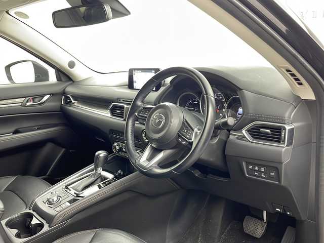 マツダ ＣＸ－５ XD Lパッケージ 兵庫県 2017(平29)年 5.9万km ジェットブラックマイカ ・純正ナビ/Bluetooth/CD/DVD/TV/USB/・バック、サイドカメラ/・衝突軽減ブレーキ/・レーンキープアシスト/・レーダークルーズコントロール/・パーキングセンサー/・オートマチックハイビーム/・ヘッドアップディスプレイ/・電動パーキングブレーキ/・オートホールドブレーキ/・ステアリングスイッチ/・ステアリングヒーター/・純正フロアマット/・パワーバックドア/・革シート/・パワーシート/・シートヒーター/・純正19インチアルミホイール/・ETC/・スペアキー/・取扱説明書/・保証書