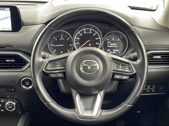 マツダ ＣＸ－５ XD Lパッケージ 兵庫県 2017(平29)年 5.9万km ジェットブラックマイカ ・純正ナビ/Bluetooth/CD/DVD/TV/USB/・バック、サイドカメラ/・衝突軽減ブレーキ/・レーンキープアシスト/・レーダークルーズコントロール/・パーキングセンサー/・オートマチックハイビーム/・ヘッドアップディスプレイ/・電動パーキングブレーキ/・オートホールドブレーキ/・ステアリングスイッチ/・ステアリングヒーター/・純正フロアマット/・パワーバックドア/・革シート/・パワーシート/・シートヒーター/・純正19インチアルミホイール/・ETC/・スペアキー/・取扱説明書/・保証書