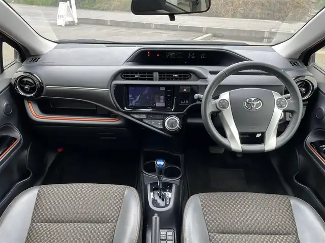 トヨタ アクア X－URBAN ソリッド 富山県 2016(平28)年 5.2万km スーパーレッドⅤ 社外ナビ／/フルセグＴＶ／/Ｂｌｕｅｔｏｏｔｈ／/ＤＶＤ再生／/Ｂカメラ／/ビルトインＥＴＣ／/ハーフレザーシート//前席シートヒーター／/ステアリングスイッチ／/衝突軽減ブレーキ／/オートマチックハイビーム／/レーンディパーチャーアラート//オートライト//ルーフレール/