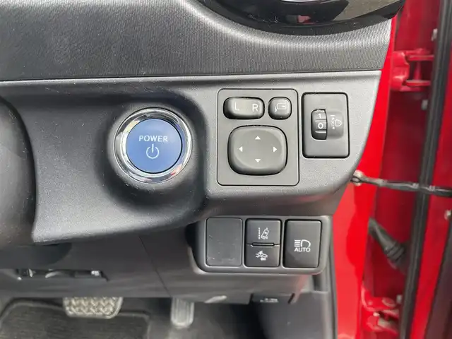 トヨタ アクア X－URBAN ソリッド 富山県 2016(平28)年 5.2万km スーパーレッドⅤ 社外ナビ／/フルセグＴＶ／/Ｂｌｕｅｔｏｏｔｈ／/ＤＶＤ再生／/Ｂカメラ／/ビルトインＥＴＣ／/ハーフレザーシート//前席シートヒーター／/ステアリングスイッチ／/衝突軽減ブレーキ／/オートマチックハイビーム／/レーンディパーチャーアラート//オートライト//ルーフレール/