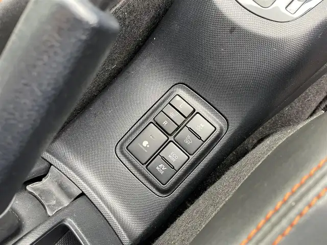 トヨタ アクア X－URBAN ソリッド 富山県 2016(平28)年 5.2万km スーパーレッドⅤ 社外ナビ／/フルセグＴＶ／/Ｂｌｕｅｔｏｏｔｈ／/ＤＶＤ再生／/Ｂカメラ／/ビルトインＥＴＣ／/ハーフレザーシート//前席シートヒーター／/ステアリングスイッチ／/衝突軽減ブレーキ／/オートマチックハイビーム／/レーンディパーチャーアラート//オートライト//ルーフレール/