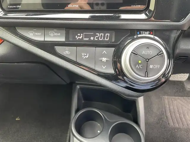 トヨタ アクア X－URBAN ソリッド 富山県 2016(平28)年 5.2万km スーパーレッドⅤ 社外ナビ／/フルセグＴＶ／/Ｂｌｕｅｔｏｏｔｈ／/ＤＶＤ再生／/Ｂカメラ／/ビルトインＥＴＣ／/ハーフレザーシート//前席シートヒーター／/ステアリングスイッチ／/衝突軽減ブレーキ／/オートマチックハイビーム／/レーンディパーチャーアラート//オートライト//ルーフレール/