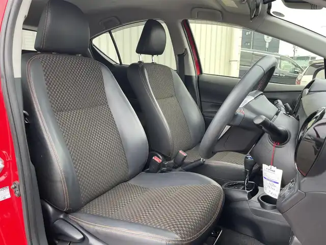 トヨタ アクア X－URBAN ソリッド 富山県 2016(平28)年 5.2万km スーパーレッドⅤ 社外ナビ／/フルセグＴＶ／/Ｂｌｕｅｔｏｏｔｈ／/ＤＶＤ再生／/Ｂカメラ／/ビルトインＥＴＣ／/ハーフレザーシート//前席シートヒーター／/ステアリングスイッチ／/衝突軽減ブレーキ／/オートマチックハイビーム／/レーンディパーチャーアラート//オートライト//ルーフレール/