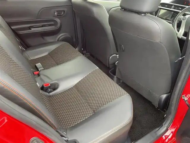 トヨタ アクア X－URBAN ソリッド 富山県 2016(平28)年 5.2万km スーパーレッドⅤ 社外ナビ／/フルセグＴＶ／/Ｂｌｕｅｔｏｏｔｈ／/ＤＶＤ再生／/Ｂカメラ／/ビルトインＥＴＣ／/ハーフレザーシート//前席シートヒーター／/ステアリングスイッチ／/衝突軽減ブレーキ／/オートマチックハイビーム／/レーンディパーチャーアラート//オートライト//ルーフレール/