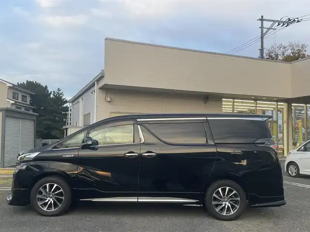 トヨタ ヴェルファイア ハイブリット ZR Gエディション 宮城県 2017(平29)年 5.6万km ブラック モデリスタエアロ（F、S、R）/レーダークルーズコントロール/コーナーセンサー/アルパイン後席フリップダウン式モニター/アルパインパワーサブウーハー/アルパインナビ（フルセグTV、SD、DVD、CD、BT）/アルパインカーアロマ/３列シート/レザーシート/パワーシート/（運転席、助手席、2列目後席シート）/ケンウッドETC２．０/コムテックテレビユーティリティー/オートライト/ドアバイザー/AC１００V/ステアリングヒーター/パーキングホールド/両側パワースライドドア/パワーバックドア/社外アルミ夏タイヤ/(235/50R18)/PWRドア切り替え/ECOモード/横滑り防止/純正スタートスターター×１/純正ステップライト/スマートキー×２/シートポジションスイッチ(運転席)