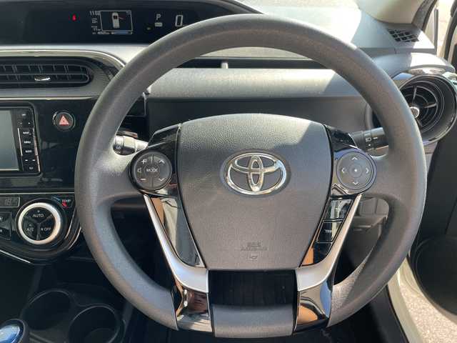 トヨタ アクア S 愛知県 2017(平29)年 4.1万km スーパーホワイトⅡ モデリスタエアロ/SDナビ/バックカメラ/アルミホイール/ETC/LEDヘッドライト/Bluetooth/CD DVD/ステアリングスイッチ/スマートキー/プッシュスタート