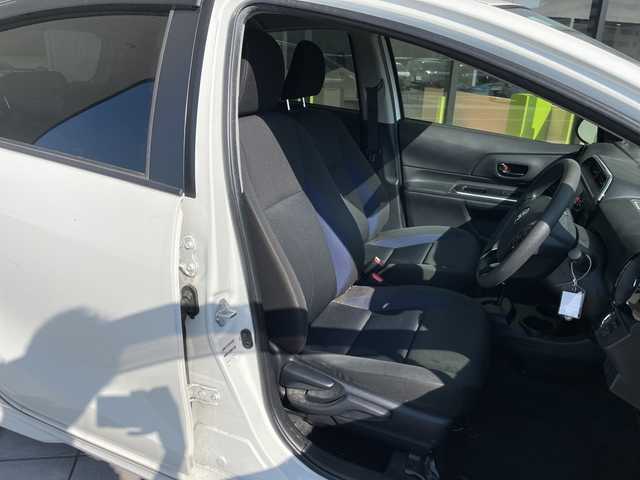 トヨタ アクア S 愛知県 2017(平29)年 4.1万km スーパーホワイトⅡ モデリスタエアロ/SDナビ/バックカメラ/アルミホイール/ETC/LEDヘッドライト/Bluetooth/CD DVD/ステアリングスイッチ/スマートキー/プッシュスタート