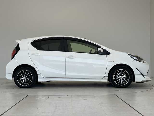 トヨタ アクア S 愛知県 2017(平29)年 4.1万km スーパーホワイトⅡ モデリスタエアロ/SDナビ/バックカメラ/アルミホイール/ETC/LEDヘッドライト/Bluetooth/CD DVD/ステアリングスイッチ/スマートキー/プッシュスタート