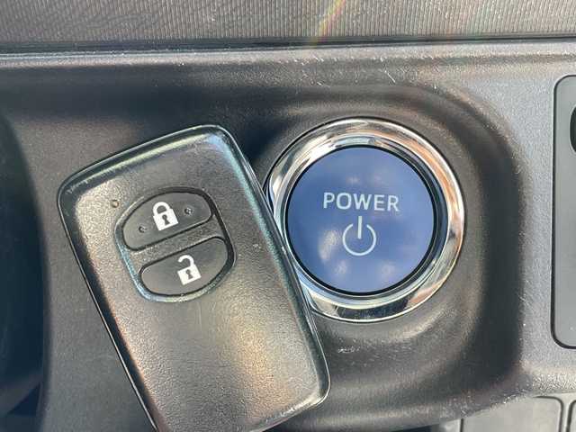 トヨタ アクア S 愛知県 2017(平29)年 4.1万km スーパーホワイトⅡ モデリスタエアロ/SDナビ/バックカメラ/アルミホイール/ETC/LEDヘッドライト/Bluetooth/CD DVD/ステアリングスイッチ/スマートキー/プッシュスタート