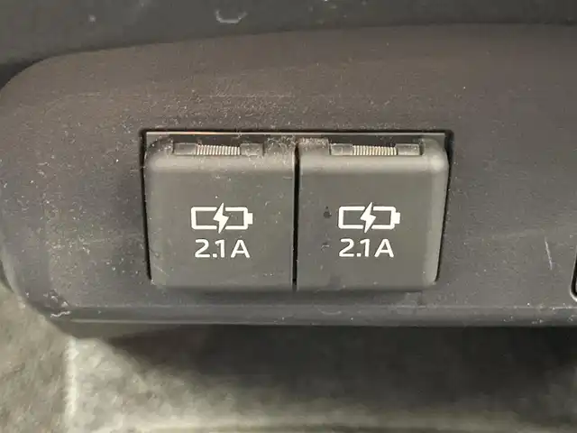 トヨタ シエンタ ハイブリッド G クエロ 愛知県 2021(令3)年 3万km ブラックマイカ/センシュアルレッドマイカ 純正９型ナビ　バックカメラ　禁煙車　セーフティセンス　衝突軽減装置　クルコン　前後ドラレコ　純正１５インチＡＷ　両側パワースライドドア　ＬＥＤオートライト　フォグランプ　コーナーセンサー　フォグランプ