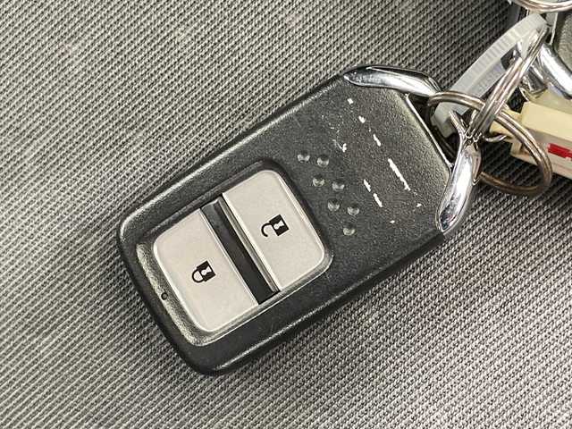 ホンダ フィット ベーシック 栃木県 2020(令2)年 1.4万km タフタホワイトⅢ メモリナビ/(CD/Bluetooth/MSV/SD/AUX/USB)/ホンダセンシング/前後コーナーセンサー/ETC/禁煙車/オートライト/HIDヘッドライト/横滑り防止装置/スマートキー/プッシュスタート/アイドリングストップ/ステアリングスイッチ/ウィンカーミラー