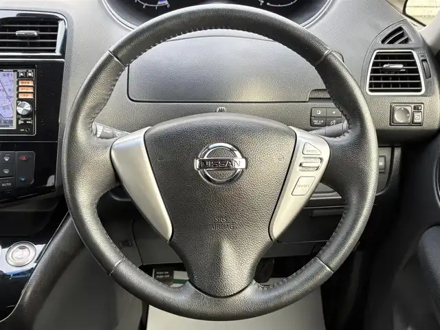 日産 セレナ ハイウェイスター 岩手県 2014(平26)年 8.1万km ブリリアントホワイトパール 禁煙車/4WD/両側パワースライドドア/2列目サンシェード/クルーズコントロール/純正ナビ/→フルセグTV/Bluetooth/CD/DVD/FM/AM/バックカメラ/レーンキープアシスト/横滑り防止装置/オートライト/LEDヘッドライト/フォグライト/〇プッシュスタート/〇電動格納ミラー/〇ウィンカーミラー/〇ドアバイザー/〇フロアマット/〇シガーソケット/〇スマートキー/スペアキー/ビルトインETC