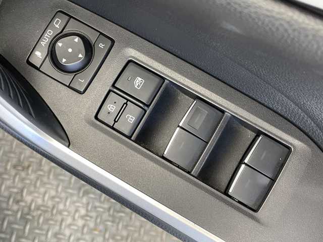 トヨタ ＲＡＶ４ ハイブリットG 栃木県 2022(令4)年 3万km ホワイトパールクリスタルシャイン ディスプレイオーディオ搭載/(ワンセグTV/Bluetooth/USB)/ハイブリッドG/4WD/トヨタセーフティセンス/(衝撃衝突軽減ブレーキ/レーンレーシングアシスト/レーダークルーズコントロール/オートマチックハイビーム)/コーナーセンサー/全方位カメラ/ETC/禁煙車/シートヒータ-/レザーシート/パワーシート/純正フロアマット/電動リアゲート/ステアリングヒーター/プッシュスタート/スマートキー