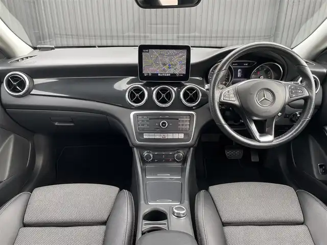 メルセデス・ベンツ ＣＬＡ１８０ Sブレイク AMG スタイル 福島県 2018(平30)年 5.1万km ポーラホワイト アダプティブクルーズコントロール/ブラインドスポットモニター/ハーフレザーシート(ブラック)/シートヒーター(前席)/純正ナビ(BT/USB/CD/DVD)/フルセグTV/バックカメラ/純正18AW/LEDオートハイビーム/ETC/ドライブレコーダー(前方のみ)/パドルシフト/アンビエントライト/純正フロアマット/取扱説明書/保証書/スペアキー