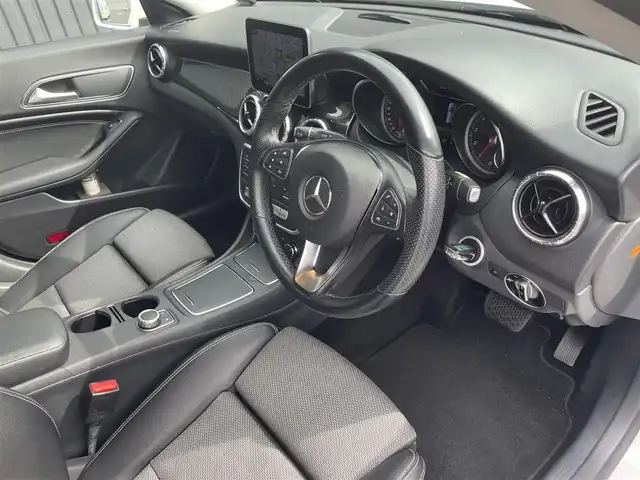 メルセデス・ベンツ ＣＬＡ１８０ Sブレイク AMG スタイル 福島県 2018(平30)年 5.1万km ポーラホワイト アダプティブクルーズコントロール/ブラインドスポットモニター/ハーフレザーシート(ブラック)/シートヒーター(前席)/純正ナビ(BT/USB/CD/DVD)/フルセグTV/バックカメラ/純正18AW/LEDオートハイビーム/ETC/ドライブレコーダー(前方のみ)/パドルシフト/アンビエントライト/純正フロアマット/取扱説明書/保証書/スペアキー
