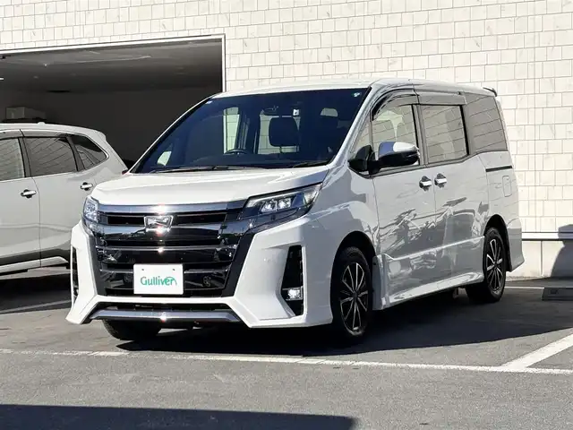 トヨタ ノア Si ダブルバイビーⅡ 静岡県 2019(令1)年 4.3万km ホワイトパールクリスタルシャイン ワンオーナー/禁煙車/純正7インチナビ/（CD/DVD/AM/FM/BT）/・バックカメラ/・フルセグTV/トヨタセーフティセンス/・プリクラッシュセーフティ/・クルーズコントロール/・レーンディパーチャーアラート/・クリアランスソナー/・オートハイビーム/両側パワースライドドア/ETC/前方ドライブレコーダー/純正アルミホイール積込み/ハーフレザーシート/純正フロアマット/ドアバイザー