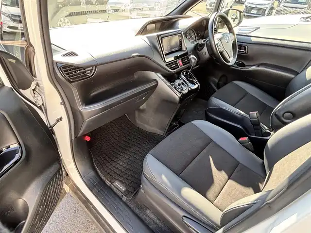 トヨタ ノア Si ダブルバイビーⅡ 静岡県 2019(令1)年 4.3万km ホワイトパールクリスタルシャイン ワンオーナー/禁煙車/純正7インチナビ/（CD/DVD/AM/FM/BT）/・バックカメラ/・フルセグTV/トヨタセーフティセンス/・プリクラッシュセーフティ/・クルーズコントロール/・レーンディパーチャーアラート/・クリアランスソナー/・オートハイビーム/両側パワースライドドア/ETC/前方ドライブレコーダー/純正アルミホイールサマータイヤ/社外AWスタッドレス車載/ハーフレザーシート/純正フロアマット/ドアバイザー