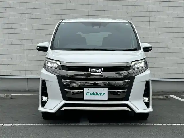 トヨタ ノア Si ダブルバイビーⅡ 静岡県 2019(令1)年 4.3万km ホワイトパールクリスタルシャイン ワンオーナー/禁煙車/純正7インチナビ/（CD/DVD/AM/FM/BT）/・バックカメラ/・フルセグTV/トヨタセーフティセンス/・プリクラッシュセーフティ/・クルーズコントロール/・レーンディパーチャーアラート/・クリアランスソナー/・オートハイビーム/両側パワースライドドア/ETC/前方ドライブレコーダー/純正アルミホイールサマータイヤ/社外AWスタッドレス車載/ハーフレザーシート/純正フロアマット/ドアバイザー