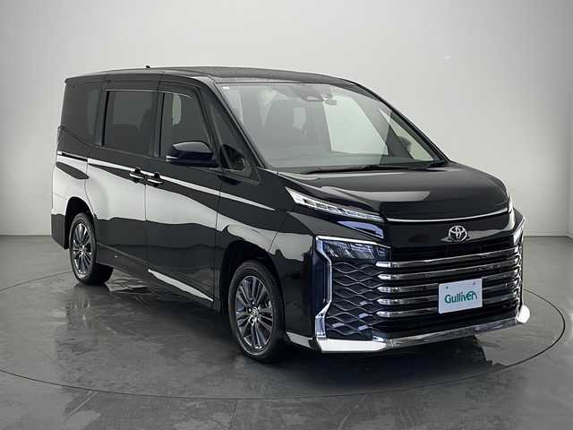 トヨタ ヴォクシー S－G 長野県 2023(令5)年 1.7万km アティチュードブラックマイカ 純正10.5インチディスプレイオーディオ（フルセグ）/バックカメラ/ユニバーサルステップ/LDA（レーンディパーチャーアラート）/PCS（プリクラッシュセーフティ） /PDA（プロアクティブドライビングアシスト）/RCTA（リヤクロストラフィックアラート）/PKSB（パーキングサポートブレーキ）/安心降車アシスト/RSA（ロードサインアシスト）/LCA（レーンチェンジアシスト）/FCTA（フロントクロストラフィックアラート）/ブラインドスポットモニター/両側パワースライド/ETC/クリアランスソナー/助手席ウェルキャブシート/LEDヘットライト