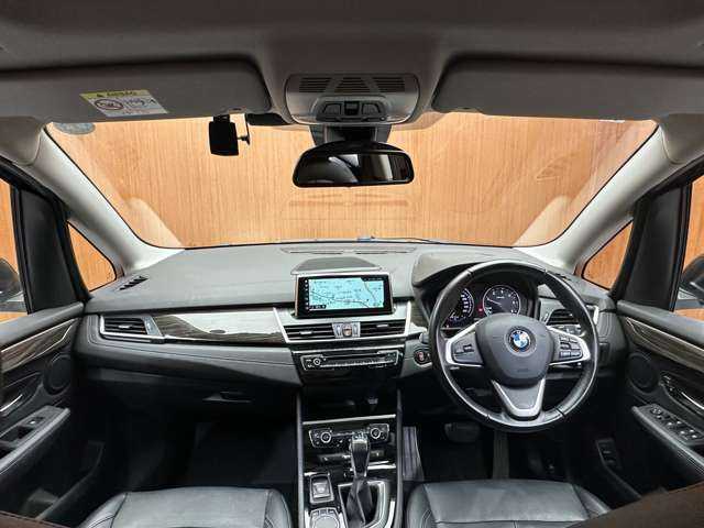 ＢＭＷ ２１８ｄ グランツアラー ラグジュアリー 千葉県 2018(平30)年 5.6万km サファイアブラックP 後期型　/パノラマＳＲ　/黒革シート　/純正ナビ　/バックカメラ　/衝突軽減ブレーキ　/パワーシート　/シートヒーター　/コンフォートアクセス　/パワーバックドア　/ＬＥＤヘッドライト　/ＥＴＣ