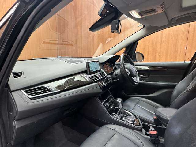 ＢＭＷ ２１８ｄ グランツアラー ラグジュアリー 千葉県 2018(平30)年 5.6万km サファイアブラックP 後期型　/パノラマＳＲ　/黒革シート　/純正ナビ　/バックカメラ　/衝突軽減ブレーキ　/パワーシート　/シートヒーター　/コンフォートアクセス　/パワーバックドア　/ＬＥＤヘッドライト　/ＥＴＣ