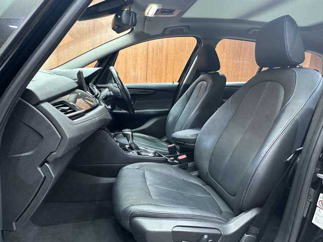 ＢＭＷ ２１８ｄ グランツアラー ラグジュアリー 千葉県 2018(平30)年 5.6万km サファイアブラックP 後期型　/パノラマＳＲ　/黒革シート　/純正ナビ　/バックカメラ　/衝突軽減ブレーキ　/パワーシート　/シートヒーター　/コンフォートアクセス　/パワーバックドア　/ＬＥＤヘッドライト　/ＥＴＣ